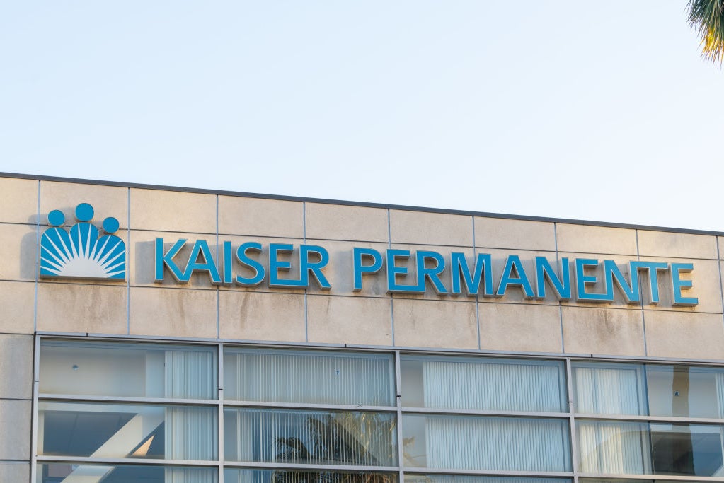 Kaiser Permanente Places 2,200 Unvaccinated Workers On Unpaid Leave CBS Los Angeles
