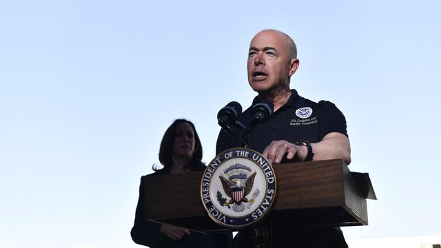 US-POLITICS-HARRIS-BORDER 