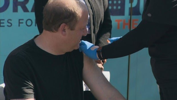 FLU SHOTS GOVERNOR POLIS 6VO.transfer_frame_409 