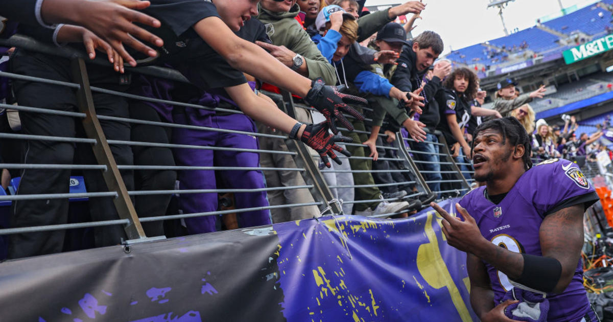 Baltimore Ravens' fans fired up after season-opening win at the Bank: 'It  was electric in there' - CBS Baltimore