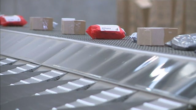 USPS SORTING MACHINE.transfer_frame_220