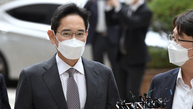 Lee Jae-yong, Samsung Group heir arrives at Seoul Central District Court to hear the bribery scandal verdict on August 25, 2017 in Seoul, South Korea 