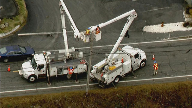 power-crews-working-lines.jpg 