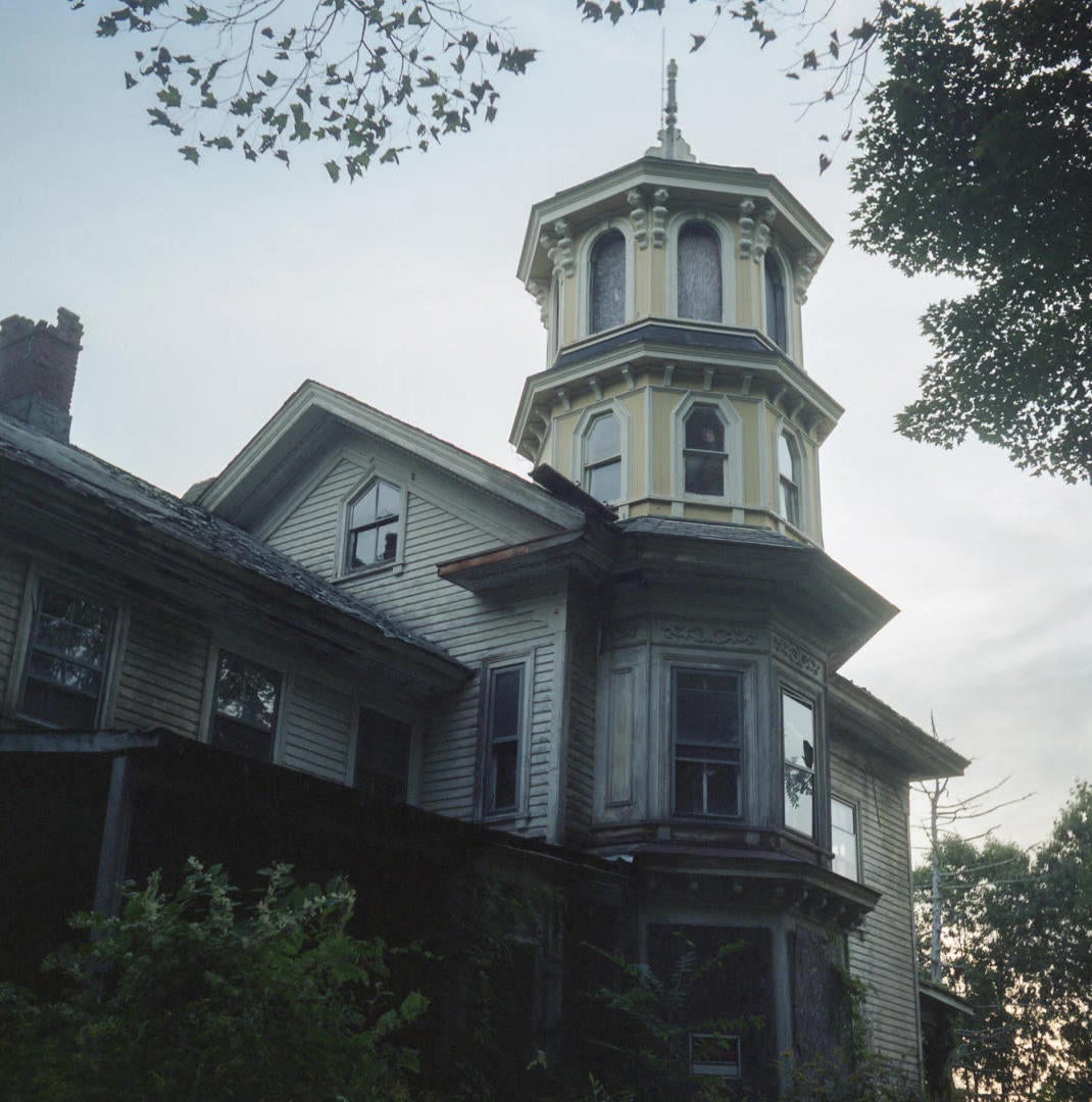 bryan-sansivero-lets-scare-jessica-to-death-house.jpg 