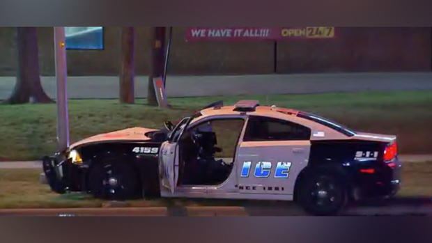 Dallas police officer hurt in crash 