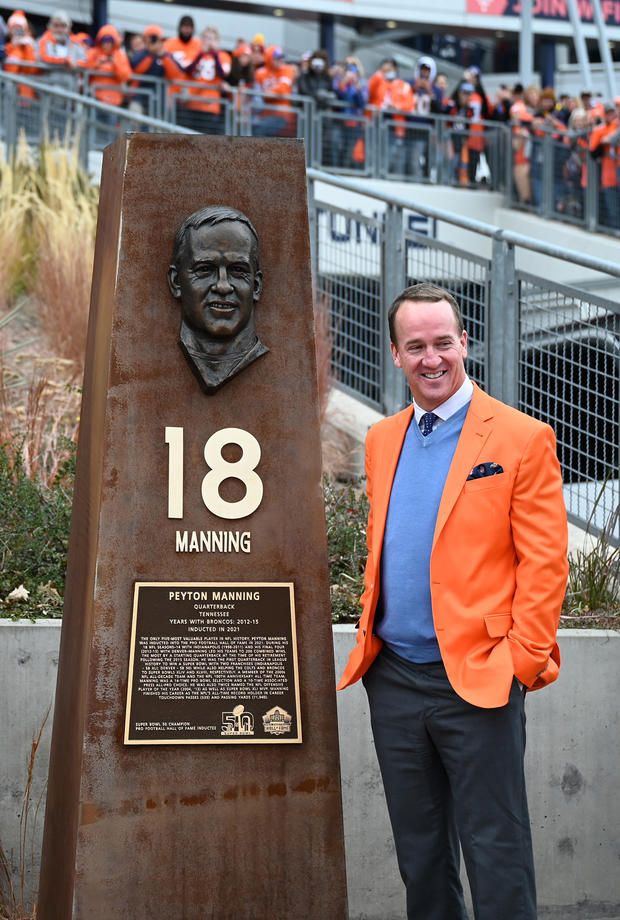 Peyton Manning Inducted Into Denver Broncos Ring Of Fame 