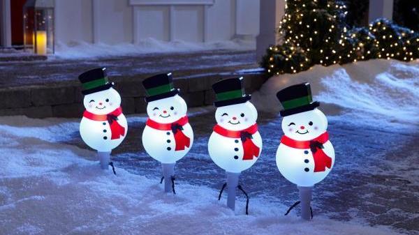 ColorMotion Snowman pathway stakes 