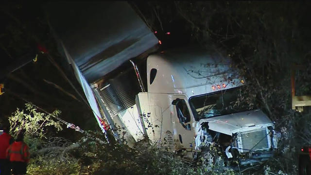 tractor-trailer-rollover.jpg 