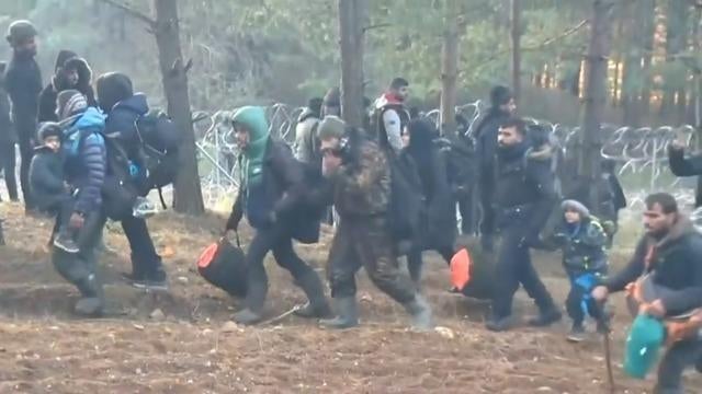 cbsn-fusion-tension-grows-as-migrant-crisis-worsens-along-belarus-poland-border-thumbnail-834389-640x360.jpg 