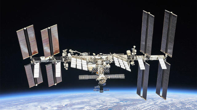 111521-iss-spectacular.jpg 