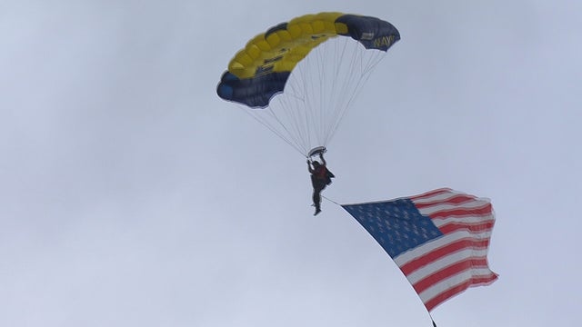 NAVY-PARACHUTE-TEAM-5VO.transfer_frame_0.jpeg 