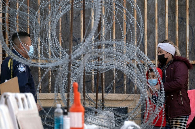 MEXICO-US-TRAVEL-TOURISM-HEALTH-VIRUS