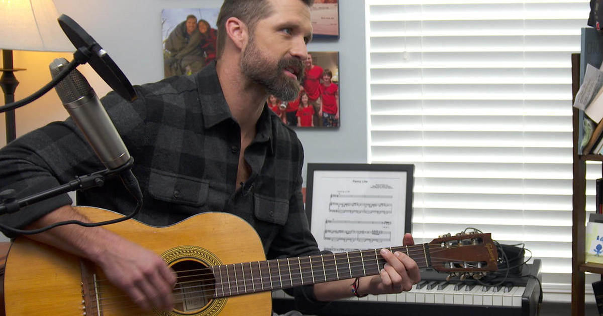 This is Walker Hayes, the man who overpowered the CBS halftime show with a  song about Applebee's - a moment which changed the course of the AFC  Championship game. : r/bengals