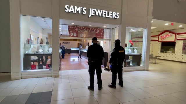 20211122-cbsn-bay-area-looters-retailers-source.jpg 