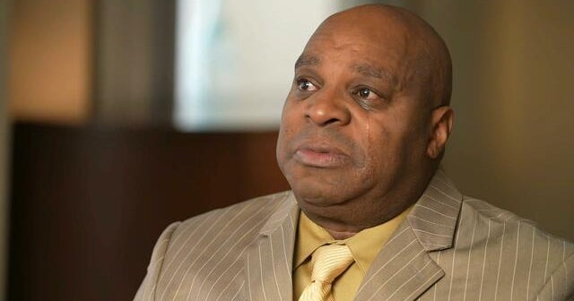 Black officer targeted by police chief with KKK note speaks out(02)