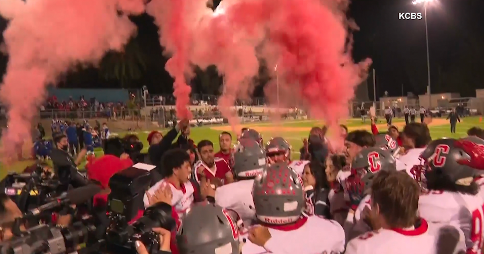 Deaf high school football team nears undefeated season and moves toward ...