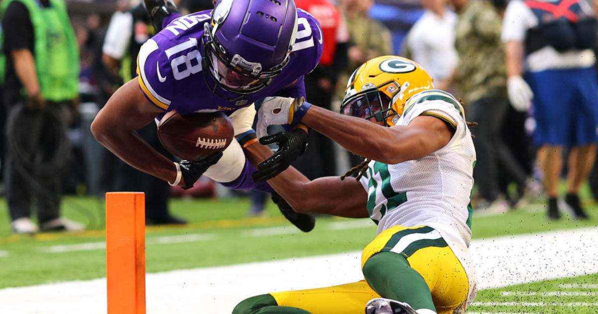 Minnesota Vikings' Danielle Hunter sacks Green Bay Packers' Aaron