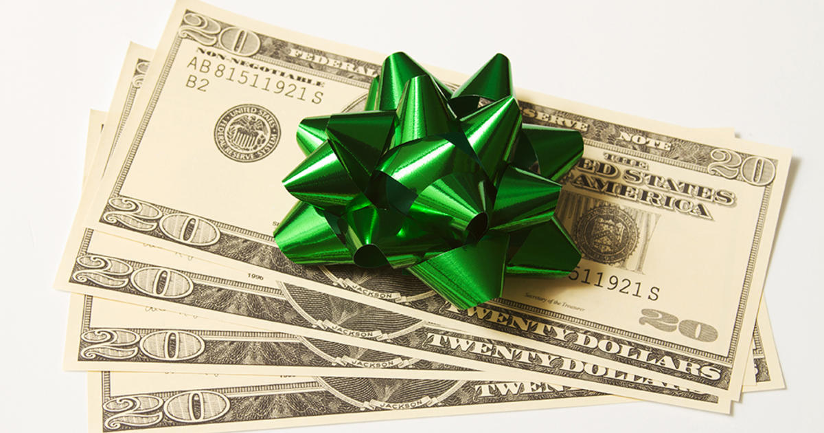 Here is how much Americans want to donate in Christmas tips this year
