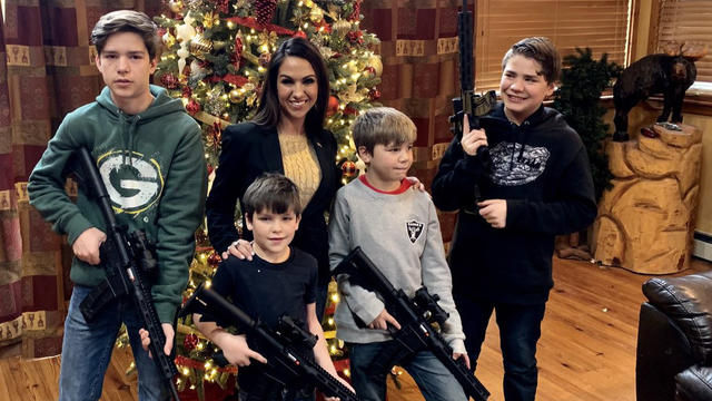 lauren-boebert-family-with-guns-christmas-photo-cropped.jpg 
