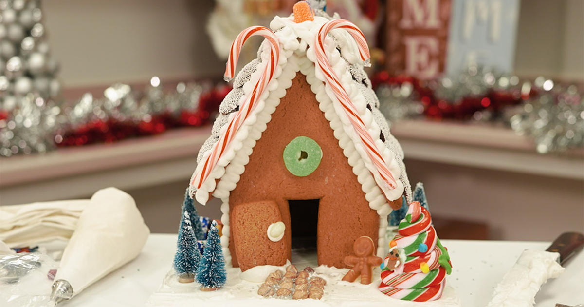 Gingerbread houses on display at CityCounty Building CBS Pittsburgh