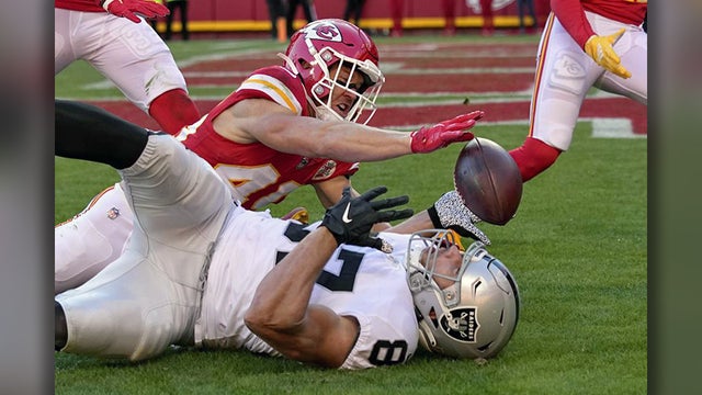 raiders-chiefs.jpg 