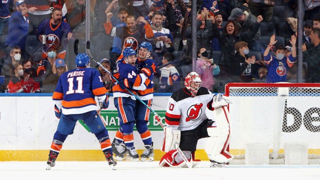 Parise, Greene lead Islanders to first win at new arena