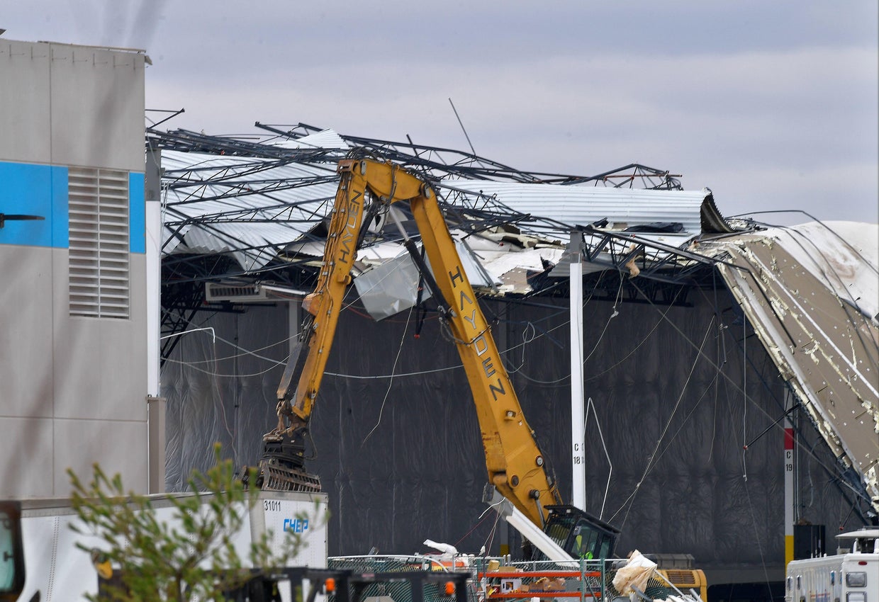 Photos: Deadly tornadoes leave destruction across Kentucky, Illinois ...