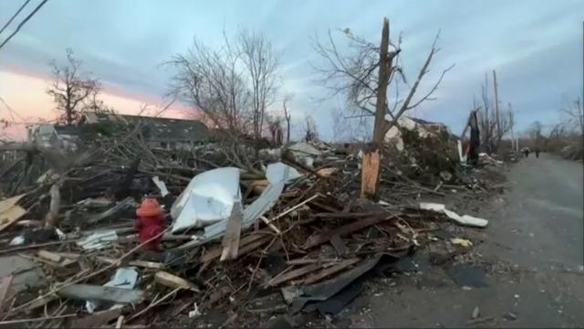cbsn-fusion-thousands-without-heat-water-power-after-deadly-tornadoes-thumbnail-855642-640x360.jpg 