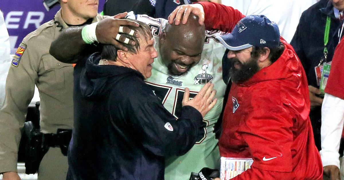 Vince Wilfork wears 'World's Greatest Farter' shirt at press conference  (Photo)