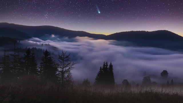 Comet C/2021 A1 Leonard  at dawn over the river. 