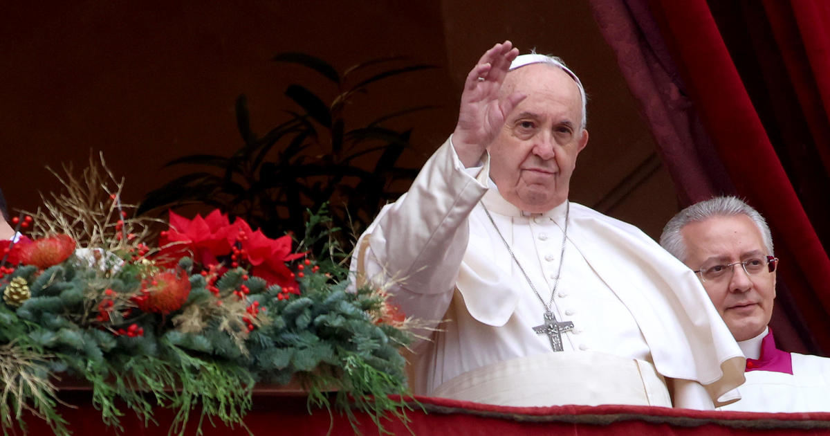 Pope Francis, in Christmas message, prays for end to pandemic and