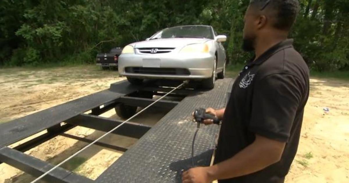 Mechanic gifts repaired cars to people in South Carolina