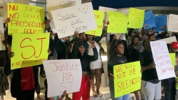 protest-outside-boynton-beach-florida-police-headquarters-on-night-of-122821-over-death-of-dirt-biker-stanely-davis-jr-during-attempted-traffic-stop.jpg 