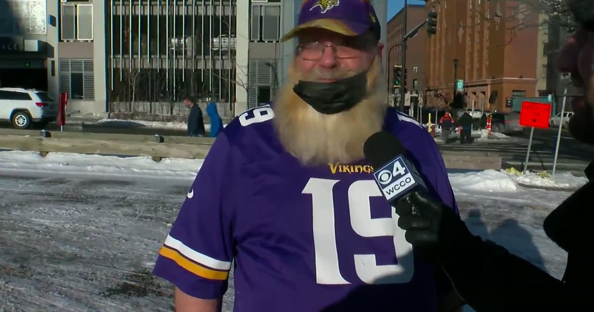Tailgating Vikings Fans Battle Cold Before Season Finale CBS Minnesota