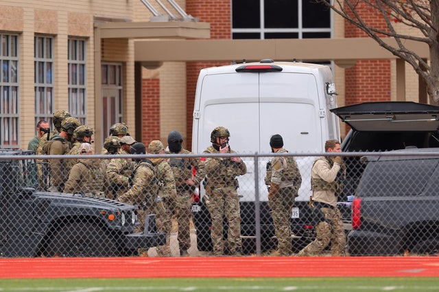 SWAT team members deploy near the Congregation Beth Israel synagogue in Colleyville, Texas 