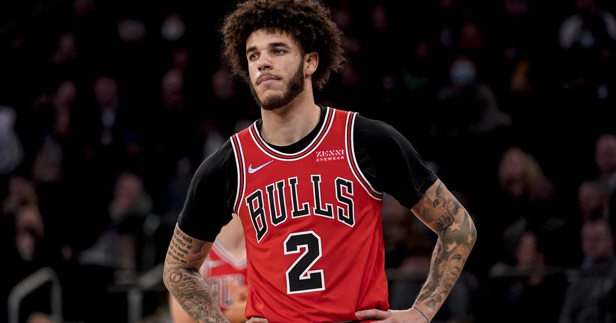 Report: Bulls guard Lonzo Ball done for season after knee injury