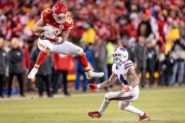 NFL: Kansas City Chiefs tight end Travis Kelce cops fine for towel