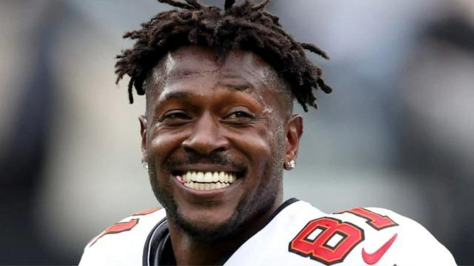 Antonio Brown speaks out after walking off the field during Buccaneers game  - CBS News