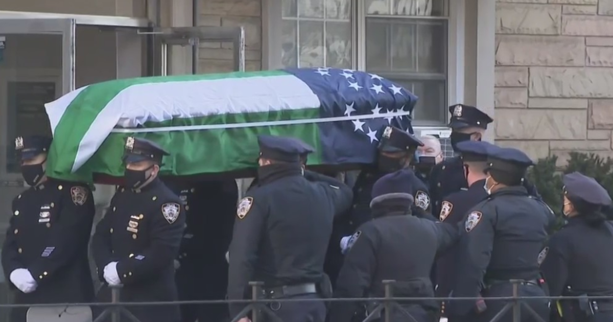 Mets pay tribute to slain NYPD officer before game