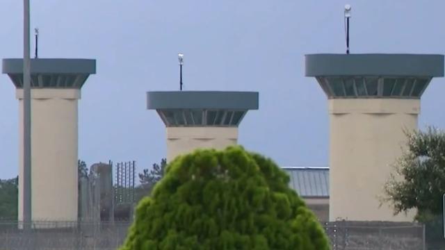 cbsn-fusion-federal-prisons-placed-on-nationwide-lockdown-after-deadly-fight-thumbnail-885537-640x360.jpg 