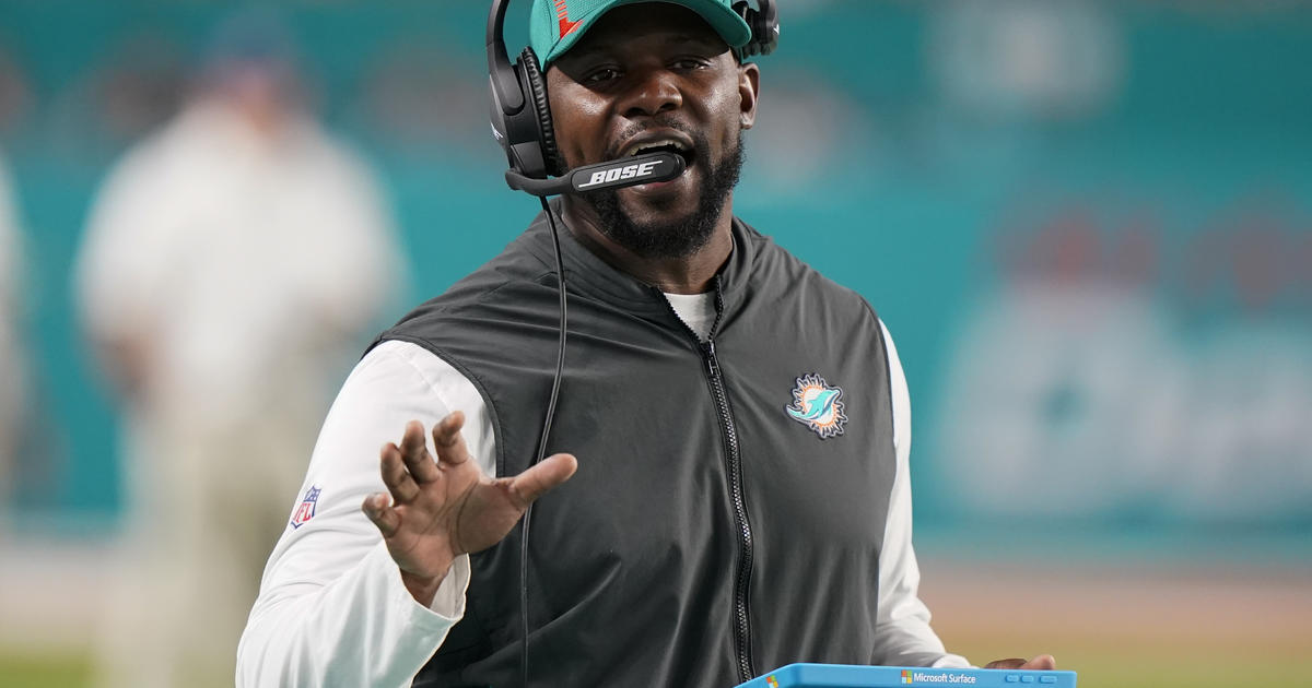 Former Patriots coach Brian Flores made Dolphins players 'walk in  single-file down the hallways' 