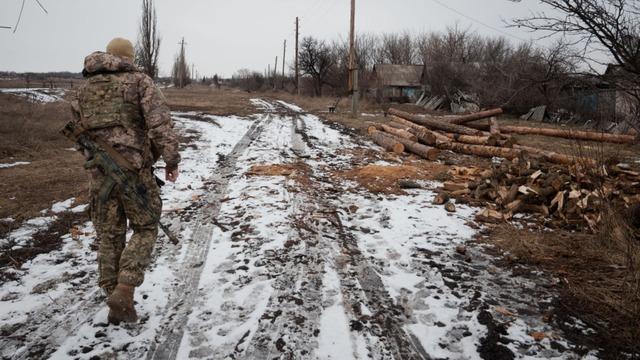 cbsn-fusion-ukrainian-military-preparing-for-potential-invasion-thumbnail-890013-640x360.jpg 