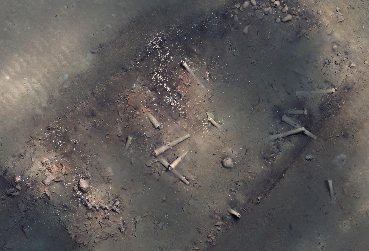 Colombia takes step toward recovering 200 tons of treasure from "holy ...