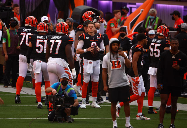 Germaine Pratt of the Cincinnati Bengals walks to the sidelines News  Photo - Getty Images