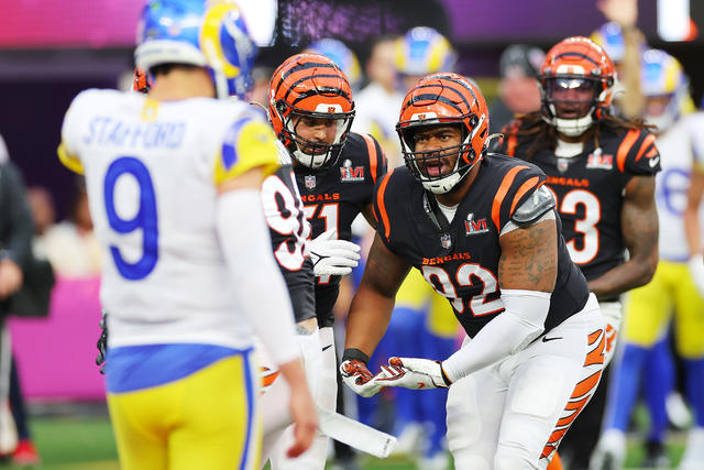 Germaine Pratt of the Cincinnati Bengals walks to the sidelines News  Photo - Getty Images