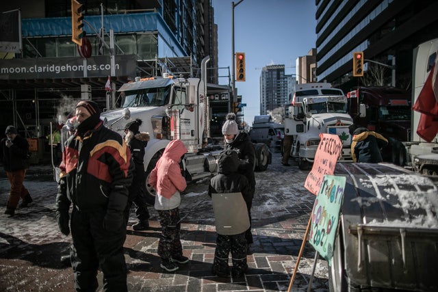 Truckers continue their protest in Ottawa 