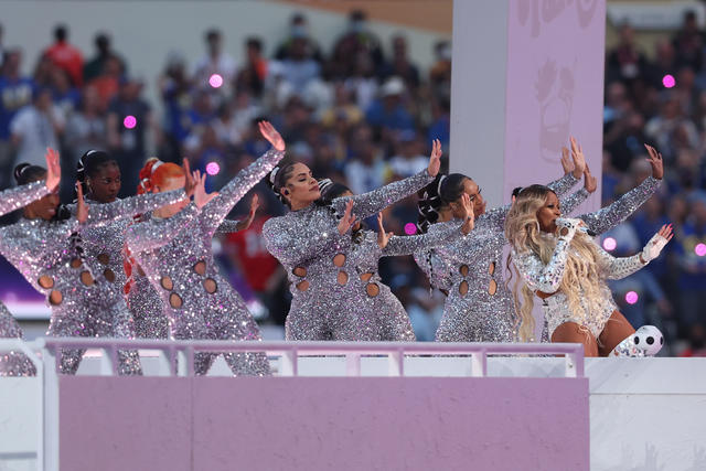 Roberto Cavalli: Mary J. Blige In Roberto Cavalli In The Pepsi Super Bowl  LVI Halftime Show Promo Video - Luxferity