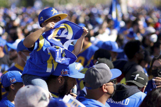 LA Rams fans celebrate Super Bowl berth at rally Oaks Christian