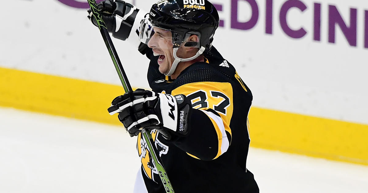 Claude Giroux Hits Sidney Crosby Philadelphia Flyers Playoffs