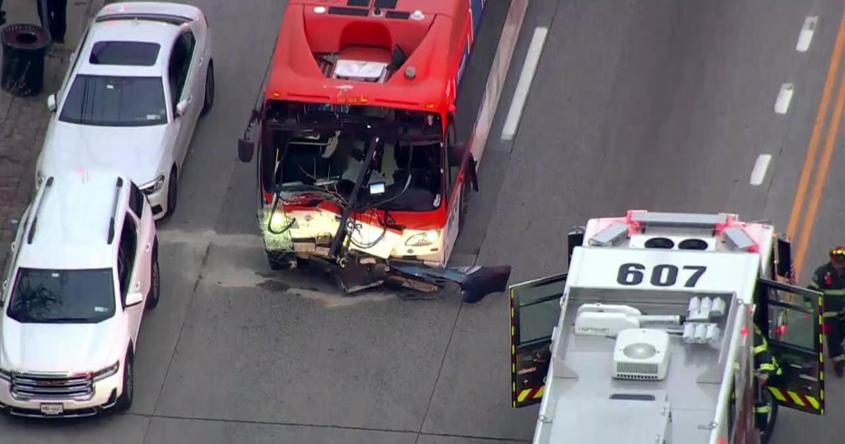 Several hurt after NICE bus crashes into vehicles in Bellmore CBS New